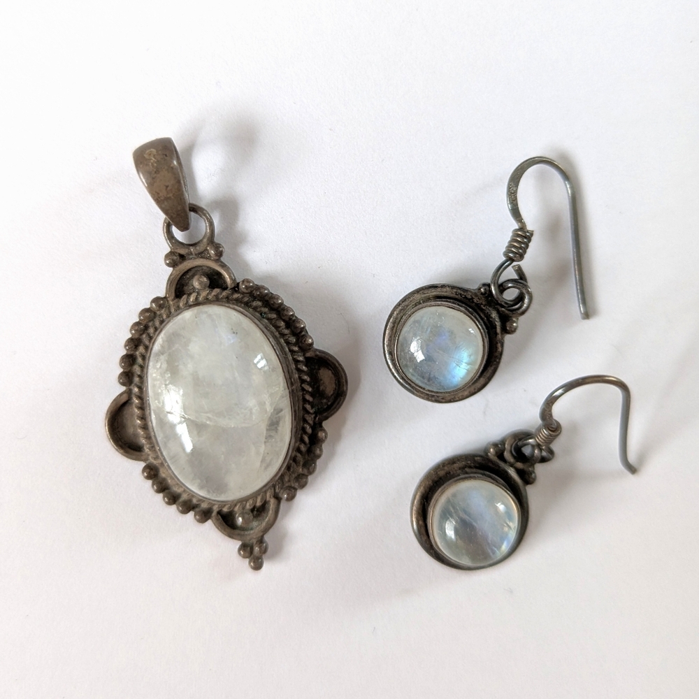 Elegant Moonstone Jewelry Set - Earrings & Pendant
